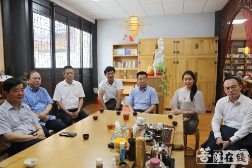 宁国-上海徐汇区政协主席率华泾镇委员工作联络组一行赴宁国禅寺调研