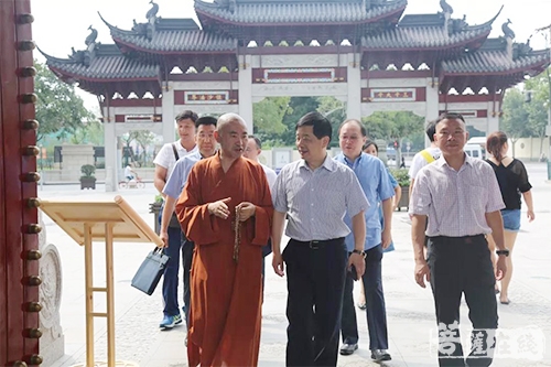 宁国-上海徐汇区政协主席率华泾镇委员工作联络组一行赴宁国禅寺调研