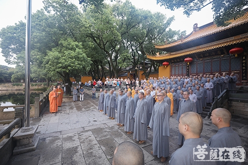 佛教-普陀山佛教协会举行升国旗仪式
