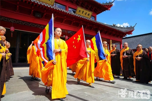 佛教-弘扬爱国精神 上海浦东会龙寺举行升国旗仪式