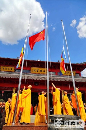佛教-弘扬爱国精神 上海浦东会龙寺举行升国旗仪式