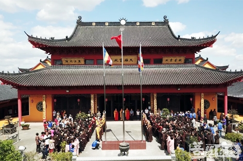 弘揚愛國精神上海浦東會龍寺舉行升國旗儀式