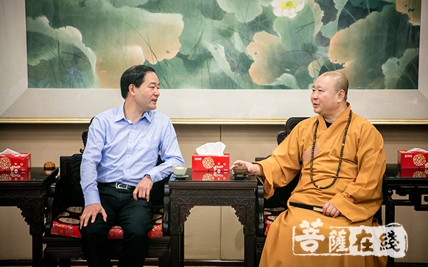 黄海平-上海市普陀区委常委黄海平一行慰问玉佛禅寺