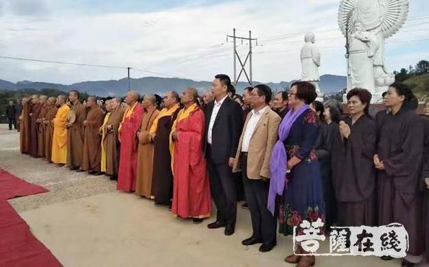 佛教-汉中南郑区佛教协会举行迎国庆升国旗活动