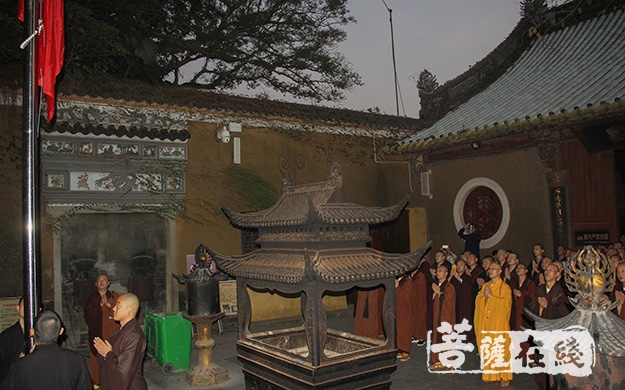 佛教-迎祖国69华诞 普陀山佛教协会举行国庆升旗仪式