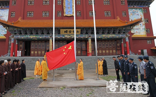佛教-云南省佛教界举行升国旗仪式