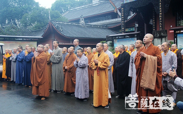 佛教-重庆华岩寺举行升国旗仪式