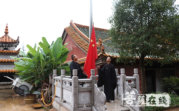 佛教-云南省佛教界举行升国旗仪式