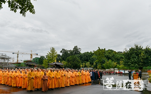 佛教-乐山宗教界在大佛禅院集中举行迎国庆升国旗仪式