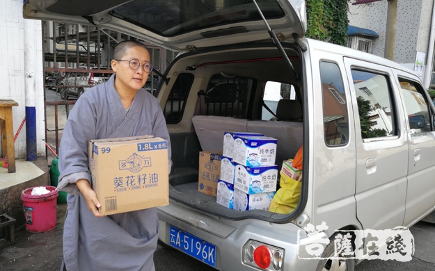 佛教-云南省佛教协会、昆明市盘龙区佛教协会举办“2018年重阳节敬老文艺汇演”
