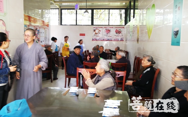 佛教-云南省佛教协会、昆明市盘龙区佛教协会举办“2018年重阳节敬老文艺汇演”