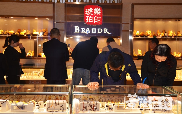 文化-乐祥禅思，品味时光——名珀秋藏臻品展精彩亮相玉佛禅寺