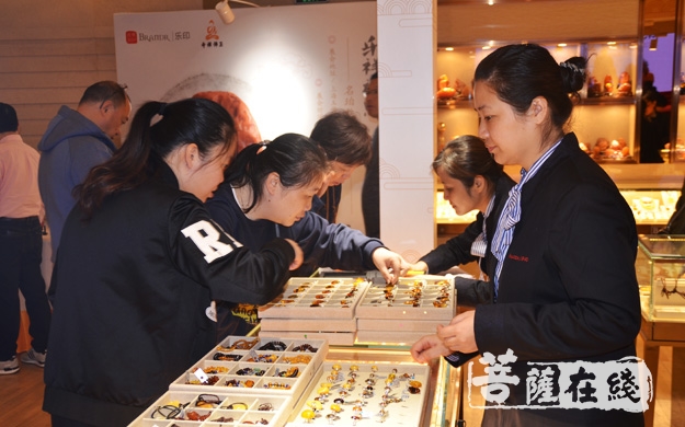 文化-乐祥禅思，品味时光——名珀秋藏臻品展精彩亮相玉佛禅寺