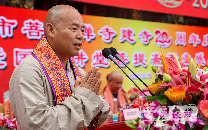 界空法师代表诸山长老致辞(图片来源:菩萨在线 摄影:果仁)