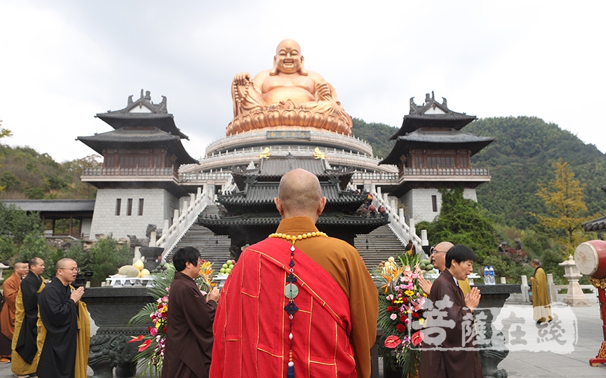 怡藏大和尚主法上供法会(图片来源:菩萨在线 摄影:妙祺)