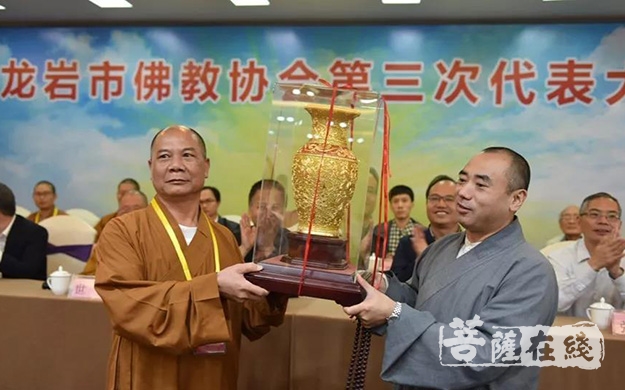 佛教-龙岩市佛协召开换届大会 林振西当选会长