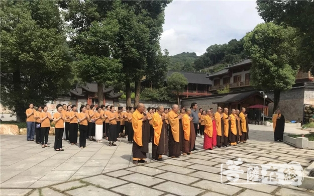 国旗-温州头陀寺举行庄严升国旗仪式