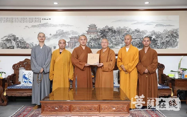 佛教-径山万寿禅寺佛教文化参学团一行参访厦门鸿山寺