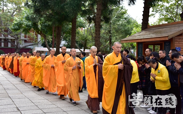 南普陀寺-四爱报恩 厦门新年书画慈善义卖在南普陀寺举办