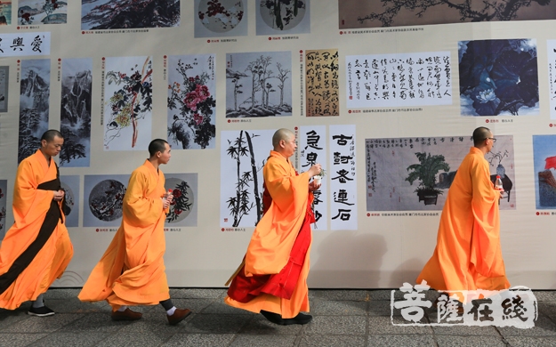 南普陀寺-四爱报恩 厦门新年书画慈善义卖在南普陀寺举办