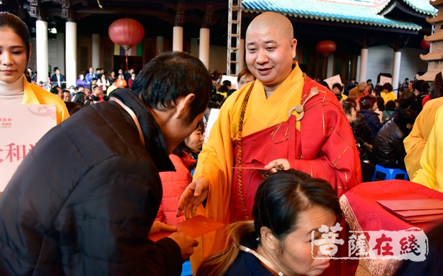 南普陀寺-四爱报恩 厦门新年书画慈善义卖在南普陀寺举办