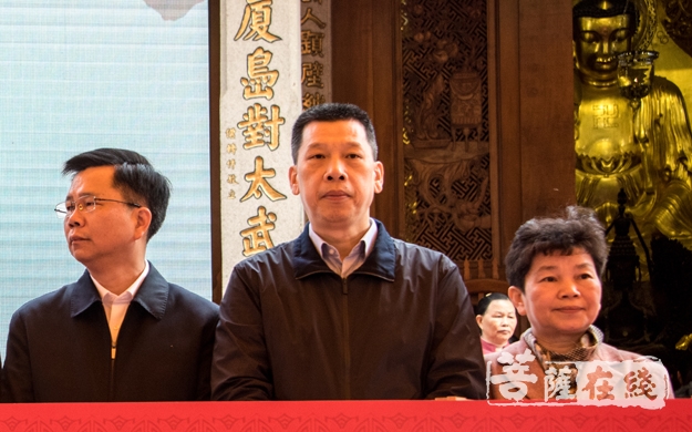 南普陀寺-四爱报恩 厦门新年书画慈善义卖在南普陀寺举办