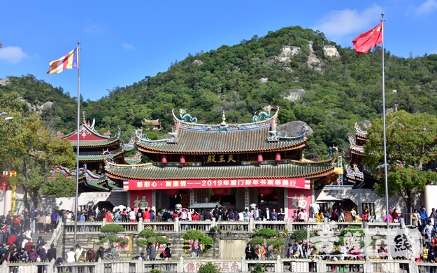 南普陀寺-四爱报恩 厦门新年书画慈善义卖在南普陀寺举办