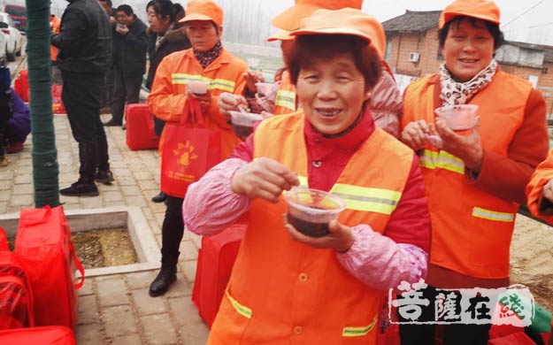 汉中-粥暖人间 陕西汉中法幢寺住持续法法师一行给大众送去祝福和温暖
