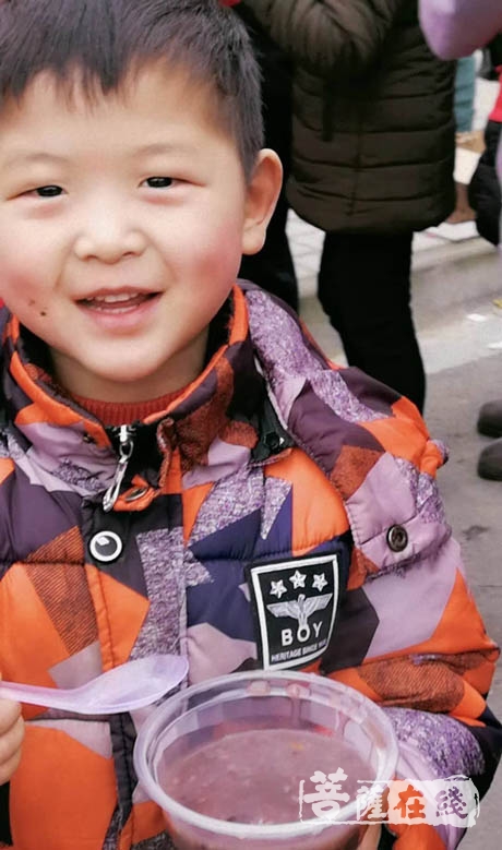 汉中-粥暖人间 陕西汉中法幢寺住持续法法师一行给大众送去祝福和温暖