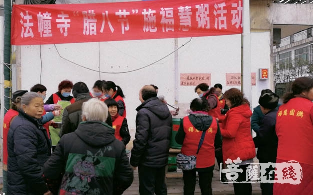 汉中-粥暖人间 陕西汉中法幢寺住持续法法师一行给大众送去祝福和温暖