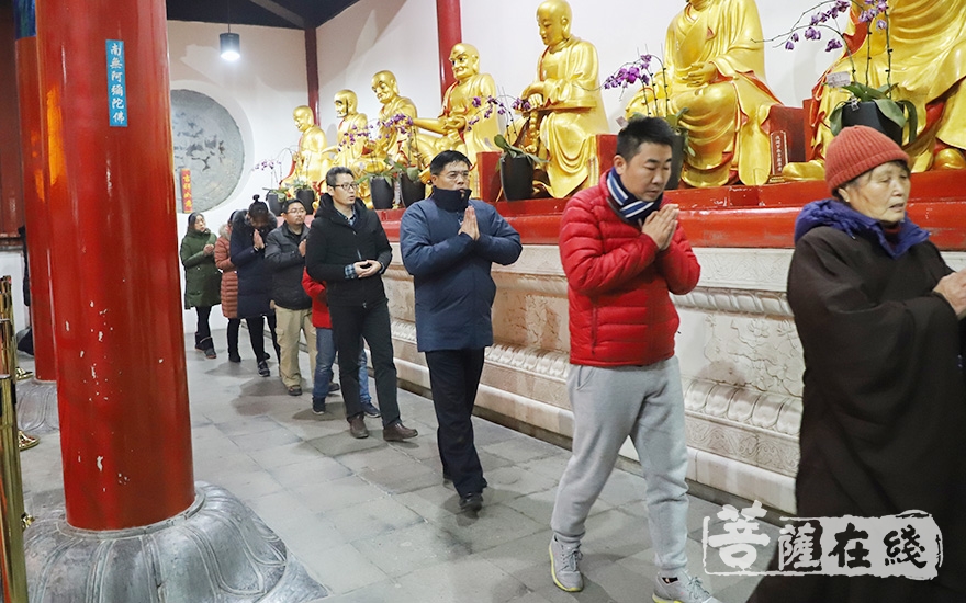 【高清图集】高邮镇国寺腊八节施粥逾万份 