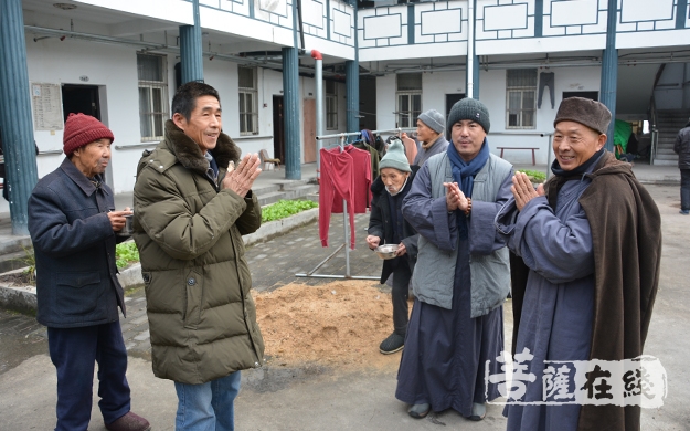 敬老院-中国禅宗司空山二祖寺慰问孤寡老人