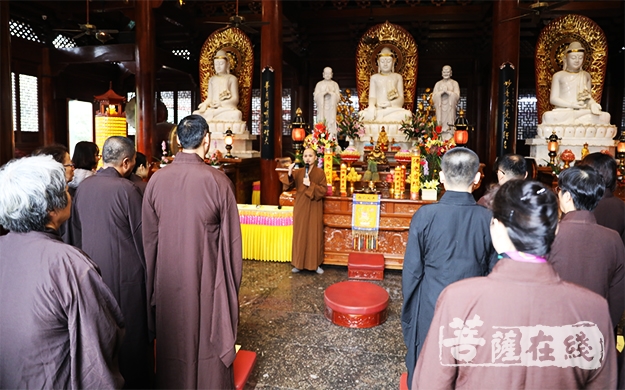 佛陀成道日 厦门鸿山寺为信众传授三皈依