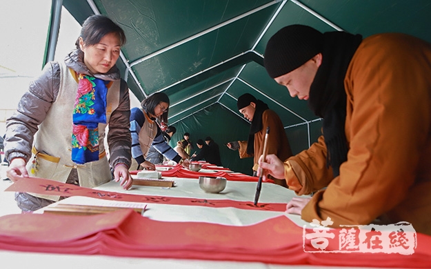 新年-喜迎新年 回馈大众 上海玉佛禅寺送“福”数百份