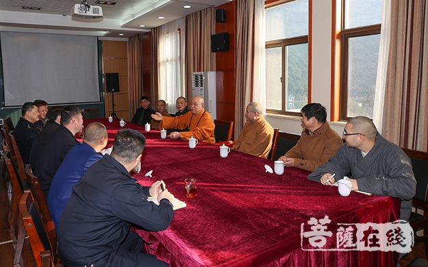 普陀山-道慈大和尚一行赴普陀山各相关单位进行新春慰问