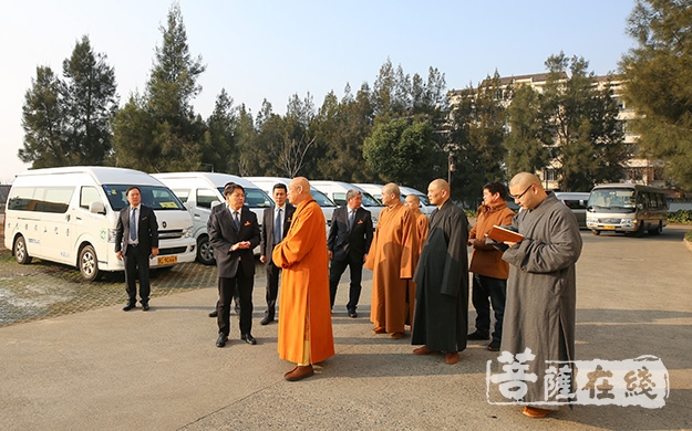 普陀山-道慈大和尚一行赴普陀山各相关单位进行新春慰问