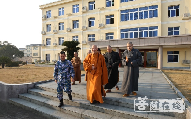 普陀山-道慈大和尚一行赴普陀山各相关单位进行新春慰问