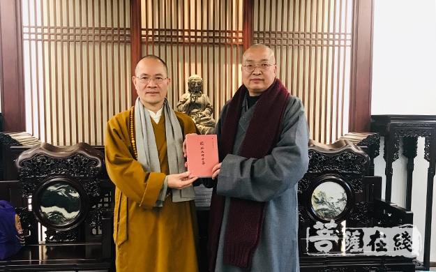 正能量-本性法师赴福安东坑村慰问困难群众