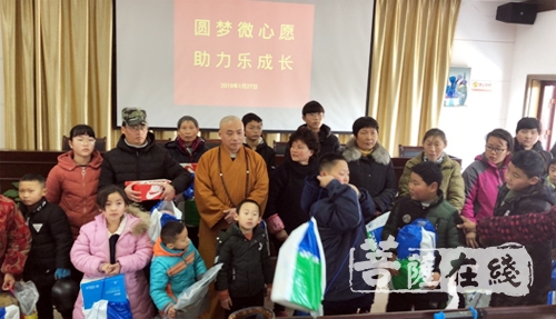 正能量-南京上国安寺耀法法师一行慰问甘泉湖社区