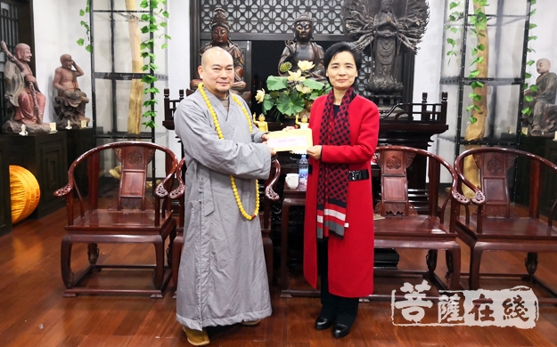 佛教-岳阳市委统战部副部长任欣欣一行春节慰问岳阳佛教团体