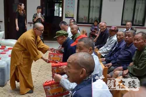 佛教-成都市佛教界积极开展公益慈善助力脱贫攻坚
