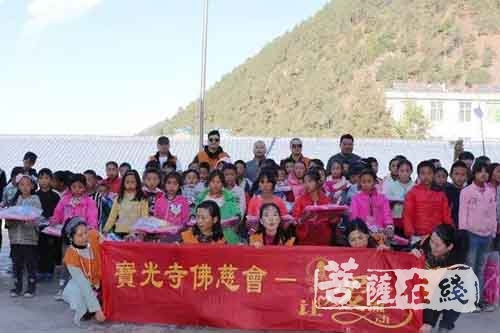佛教-成都市佛教界积极开展公益慈善助力脱贫攻坚