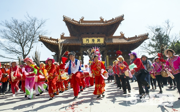 昆明晋宁区宝泉寺举行巡佛归殿祈福法会