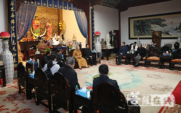 普陀山-浙江省政协副主席陈铁雄一行调研普陀山宗教工作