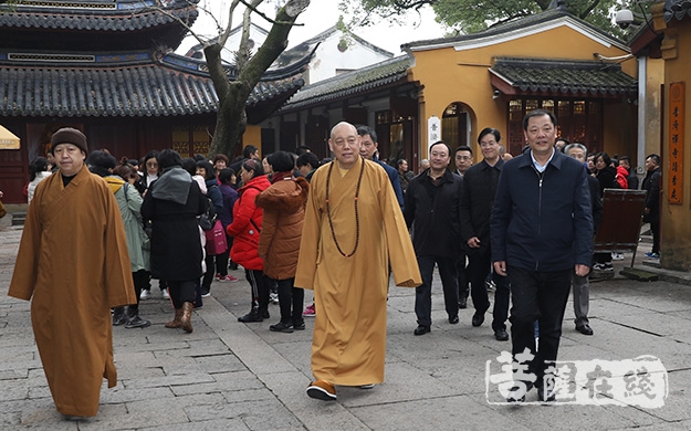 普陀山-浙江省政协副主席陈铁雄一行调研普陀山宗教工作