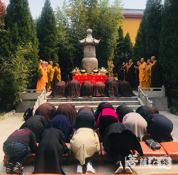 佛教-上海洪福寺住持圣怀法师一行赴海安广福寺祭祖扫塔