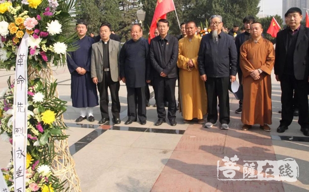 时政-河南省宗教界代表人士赴郑州市革命烈士陵园开展纪念活动