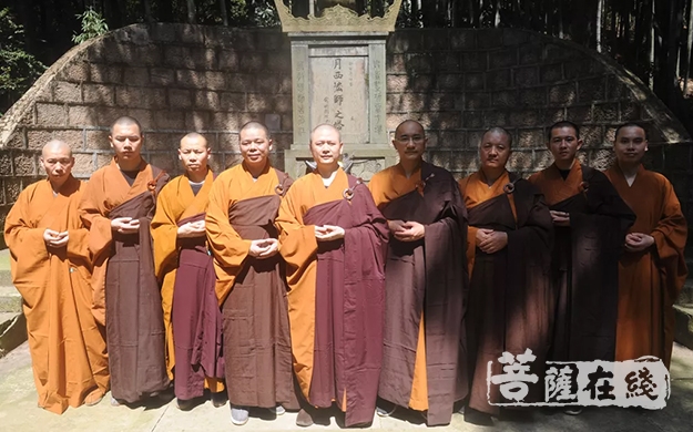 清明节-绿色祭祀 宁波七塔禅寺举行清明扫塔祭祖活动
