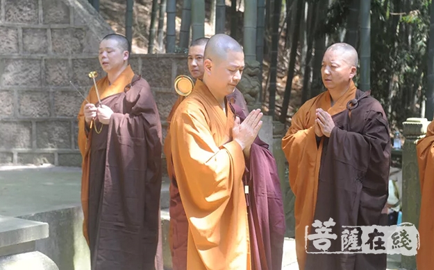 清明节-绿色祭祀 宁波七塔禅寺举行清明扫塔祭祖活动