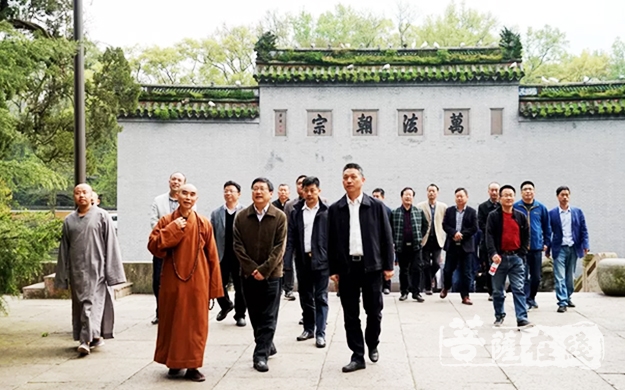 宁波-金华市基层统战工作研讨班一行调研宁波天童禅寺